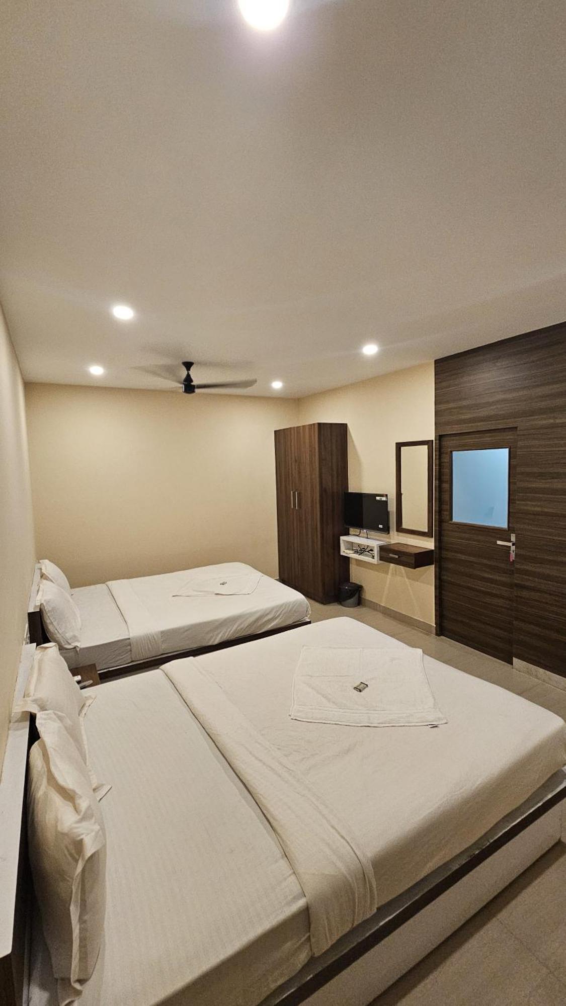 Heres Haut Residency Kochi Exterior photo